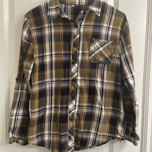 Women’s Plaid Button Up Shirt